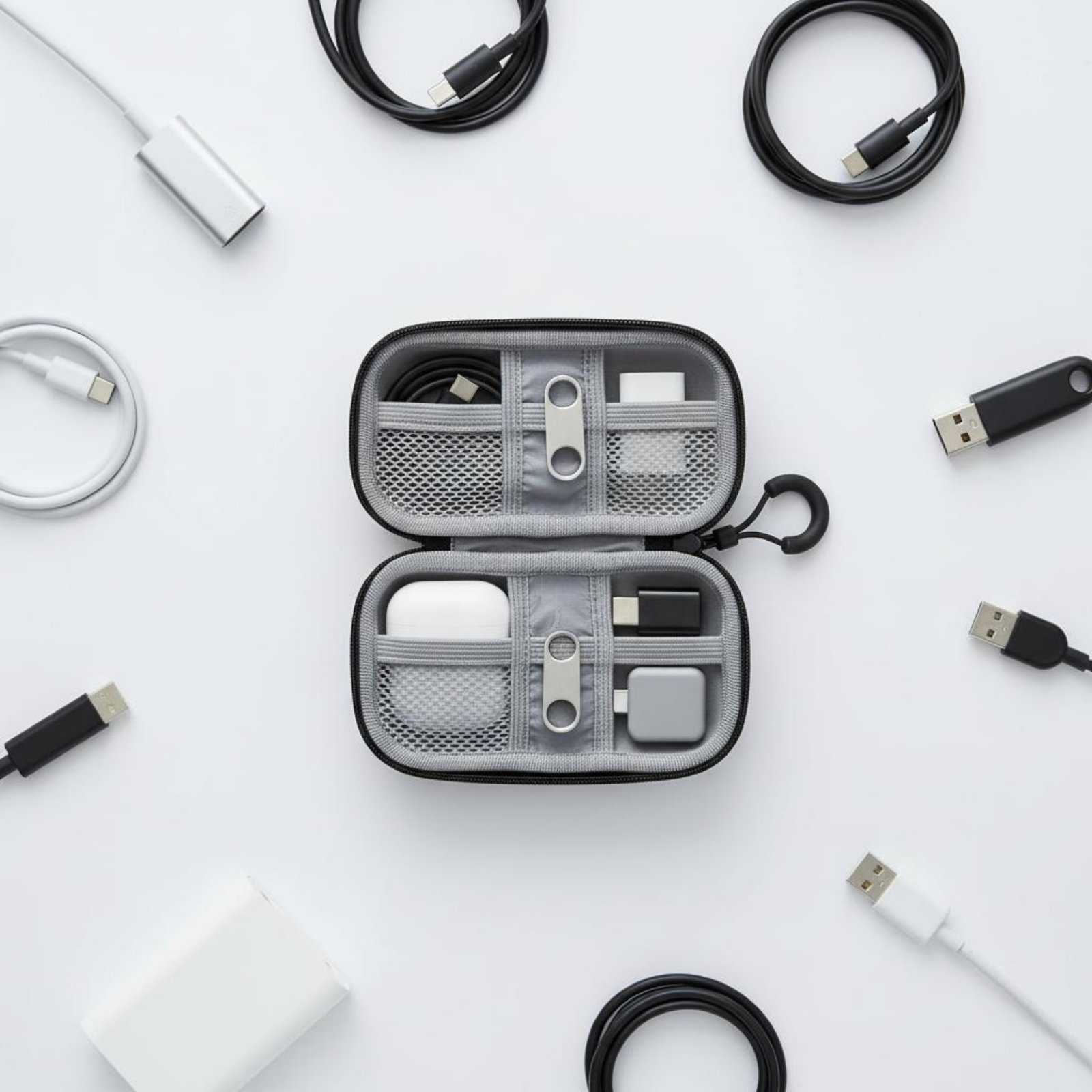 Electronics And Gadgets G - حافظة منظمة للأسلاك متعددة الأقسام، حقيبة