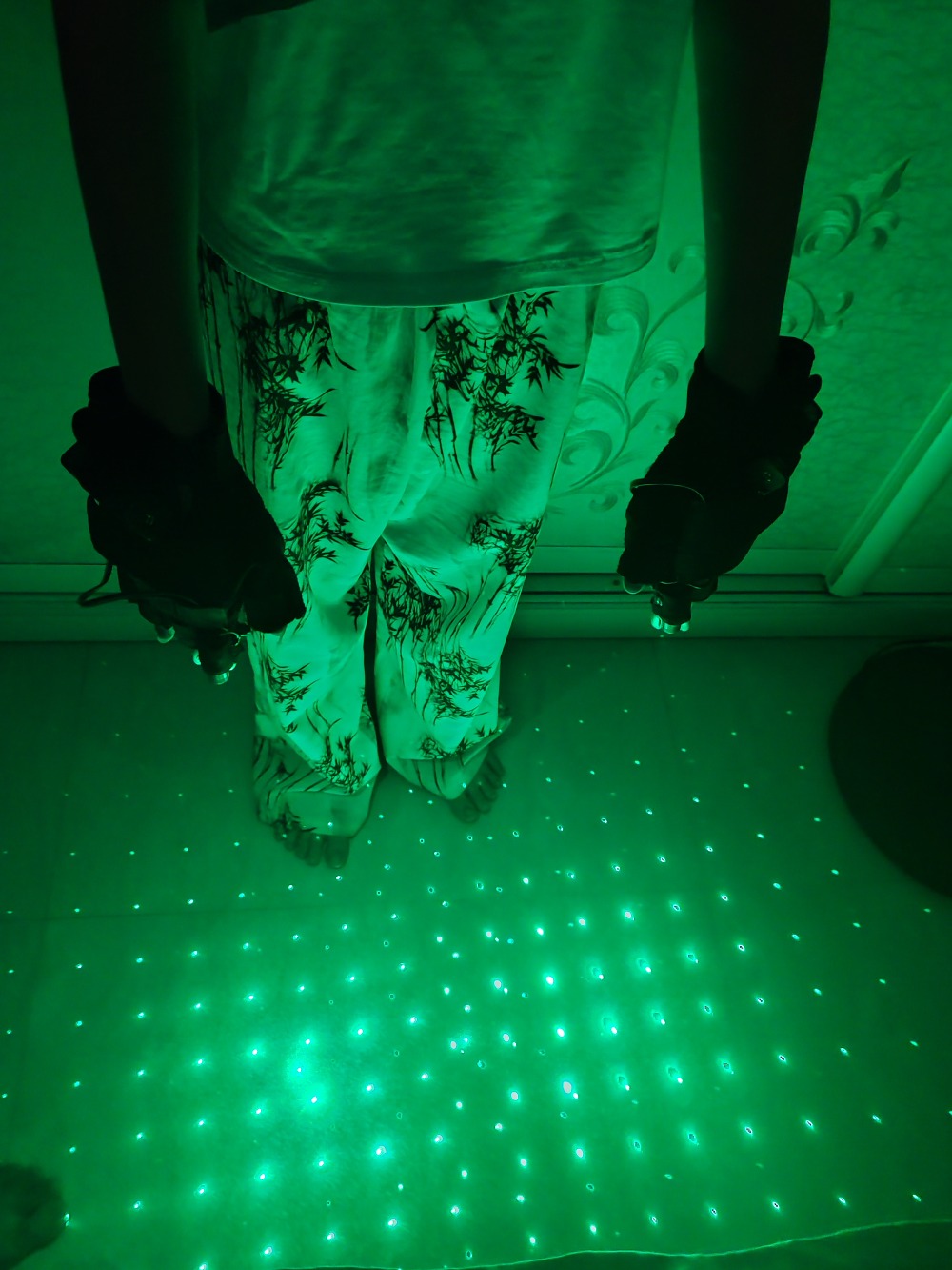 قفازات الليزر الخضراء الليزر F - مراجعة Led Gloves Music وسعره